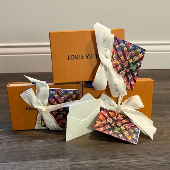 Louis Vuitton Orange Boxes with White Ribbons - Picture 2 of 6
